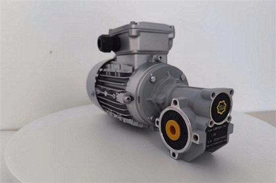 半圓形洗車機減速機.jpg 半圓形洗車機減速機.jpg