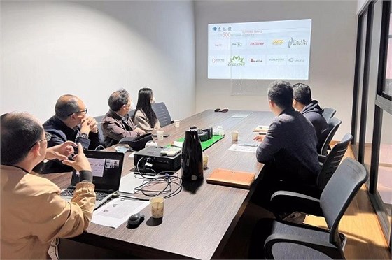 艾思捷歡迎西門子醫(yī)療器械有限公司來廠區(qū)進行合作考察 (2).jpg 艾思捷歡迎西門子醫(yī)療器械有限公司來廠區(qū)進行合作考察 (2).jpg