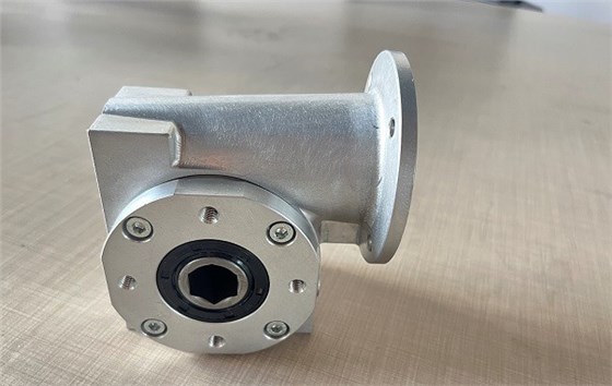 線體輸送、倍速鏈輸送線上用不銹鋼蝸輪蝸桿減速機 (2).jpg 線體輸送、倍速鏈輸送線上用不銹鋼蝸輪蝸桿減速機 (2).jpg